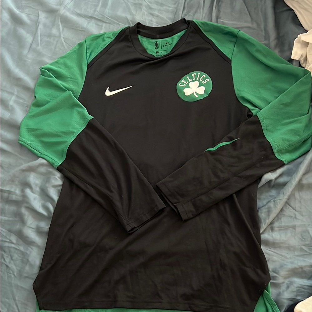 Nike Men's Black and Green Celtics Shirt